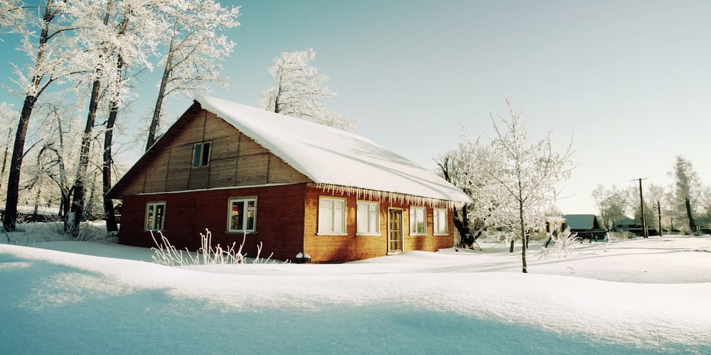 Falls der Mieter auf Schnee ausrutscht, hilft die Haftpflichtversicherung