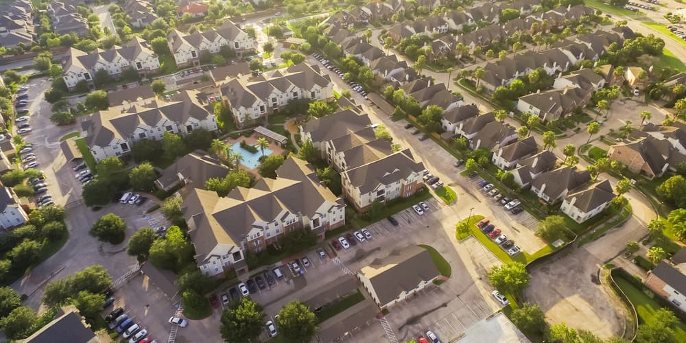 Mehrere Immobilien, ein Symbolbild für die Grundbegriffe der Baufinanzierung