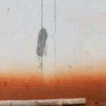 Ein Riss im Beton, dies zählt zu den Baumängeln