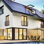 Eine PV-Anlage auf dem Dach eines Einfamilienhauses, welche Photovoltaik Förderung gibt es