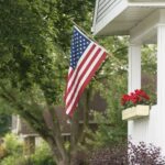 Ein Haus mit US-Flagge, gibt es auch in Deutschland eine Immobilienblase?
